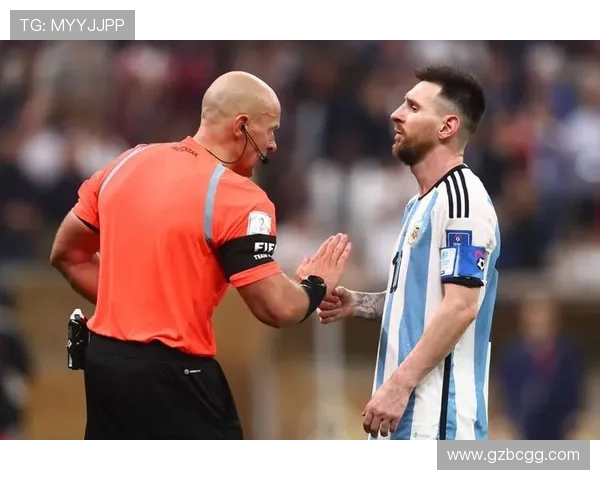 波兰哨马齐尼亚克伤愈重返赛场